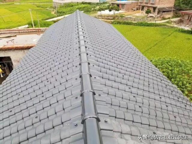 還在為舊房屋面翻新承重問題考慮嗎？樹脂小青瓦幫你解決承重