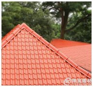新建房屋頂用樹脂瓦還是彩鋼瓦，選對了就能節(jié)約一兩千元