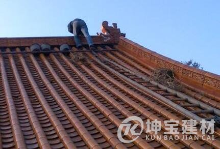 農村屋頂蓋琉璃瓦的坡度多少？多少錢一塊？安裝步驟是什么？