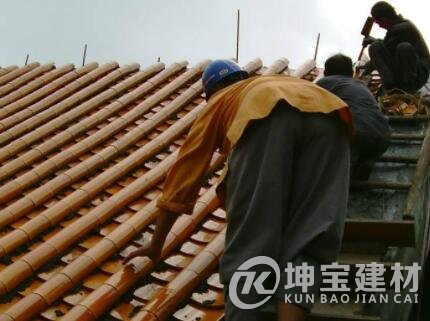 農村屋頂蓋琉璃瓦的坡度多少？多少錢一塊？安裝步驟是什么？